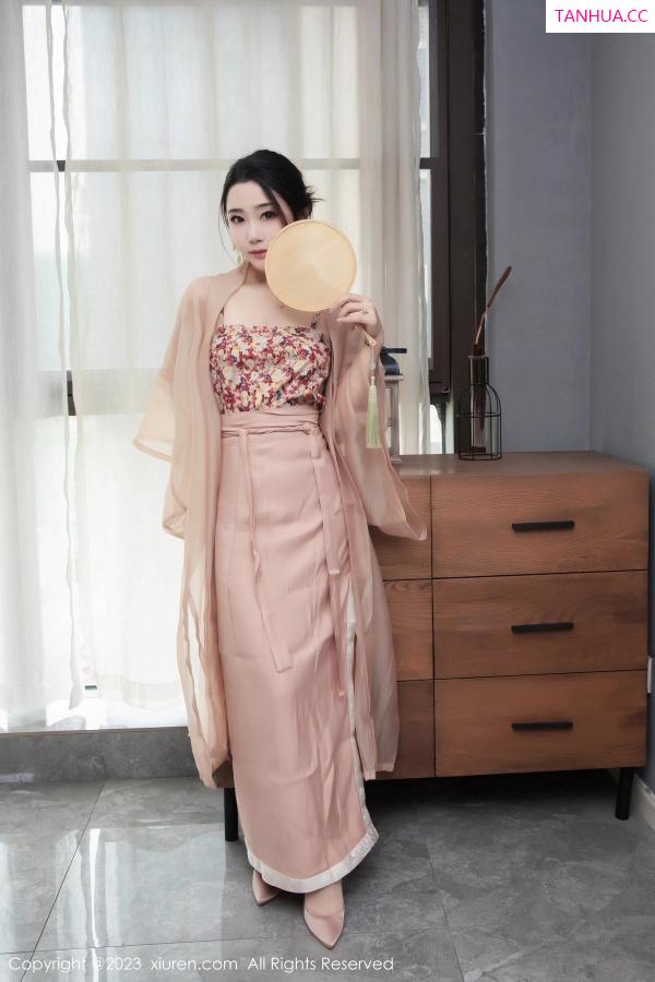   [XiuRen]高清写真图 2023.03.23 No.6457 严利娅Yuliya 汉服美臀第14张图片